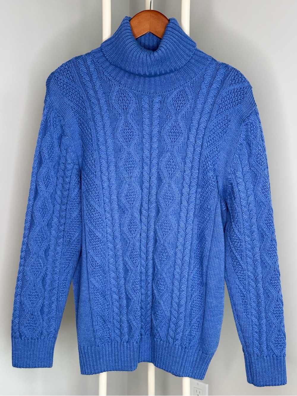 Men's Cable Knit Turtleneck Sweater in Blue
